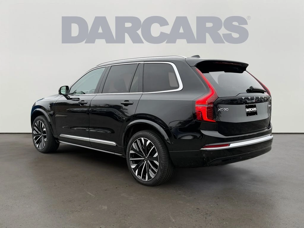 2025 Volvo - image 4