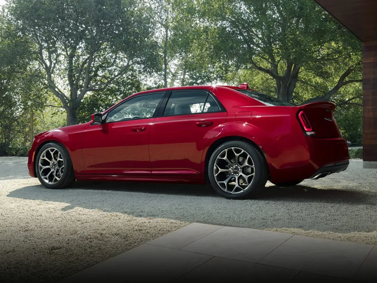 2020 Chrysler 300 Touring's photo