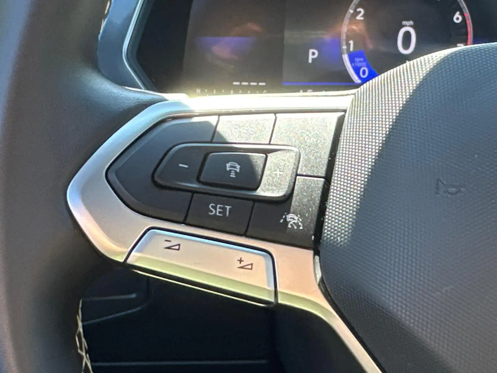2023 Volkswagen Tiguan SE R-Line Black photo 22