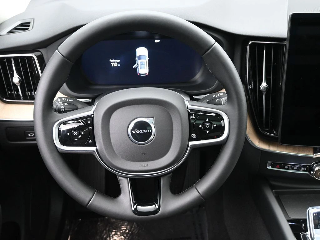 2026 Volvo XC60 Plus - Photo 18