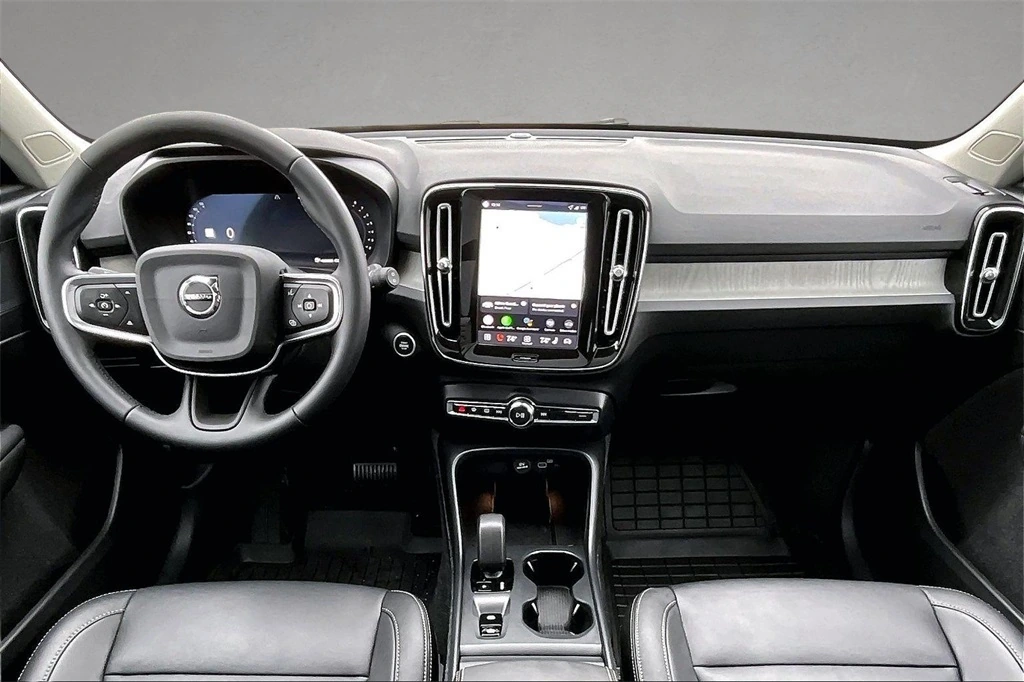 2026 Volvo - image 7