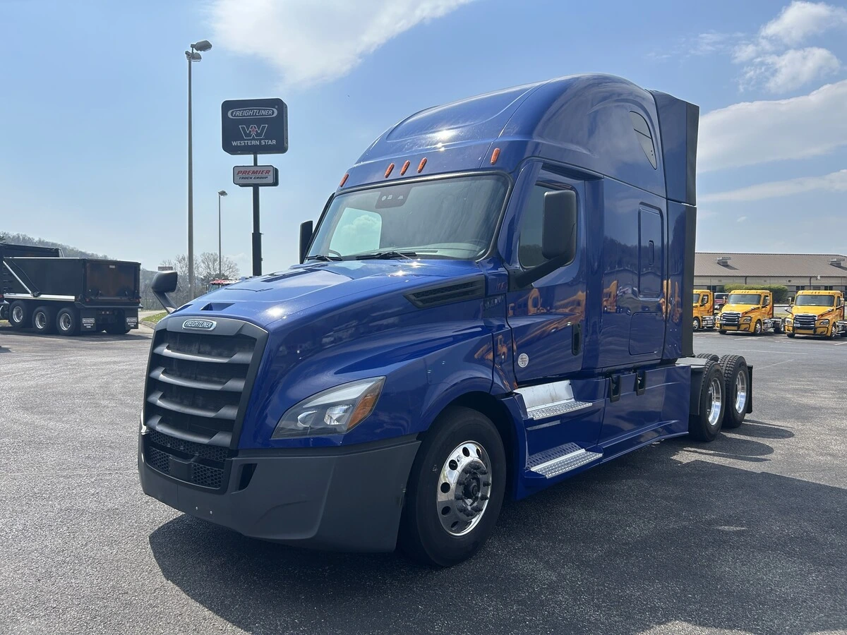 2022 Freightliner Cascadia - image 1