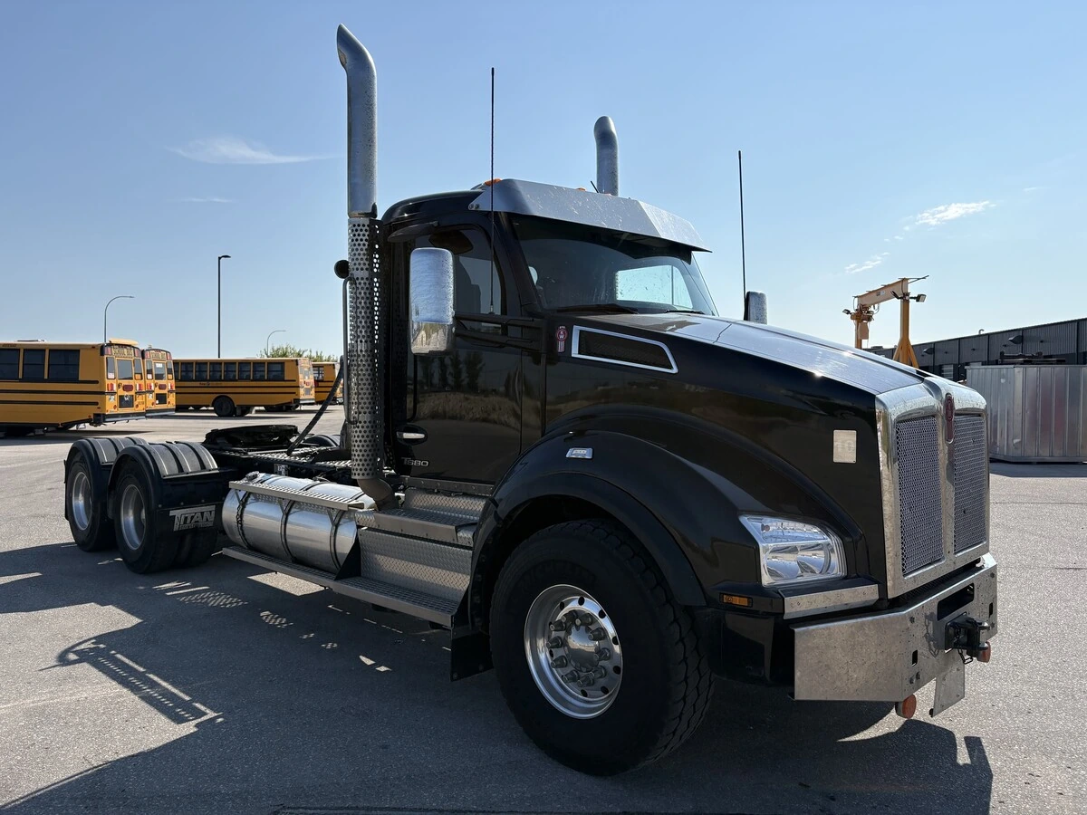 2023 Kenworth T880 — photo 3