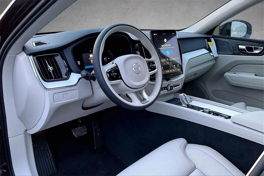 2026 Volvo - image 7