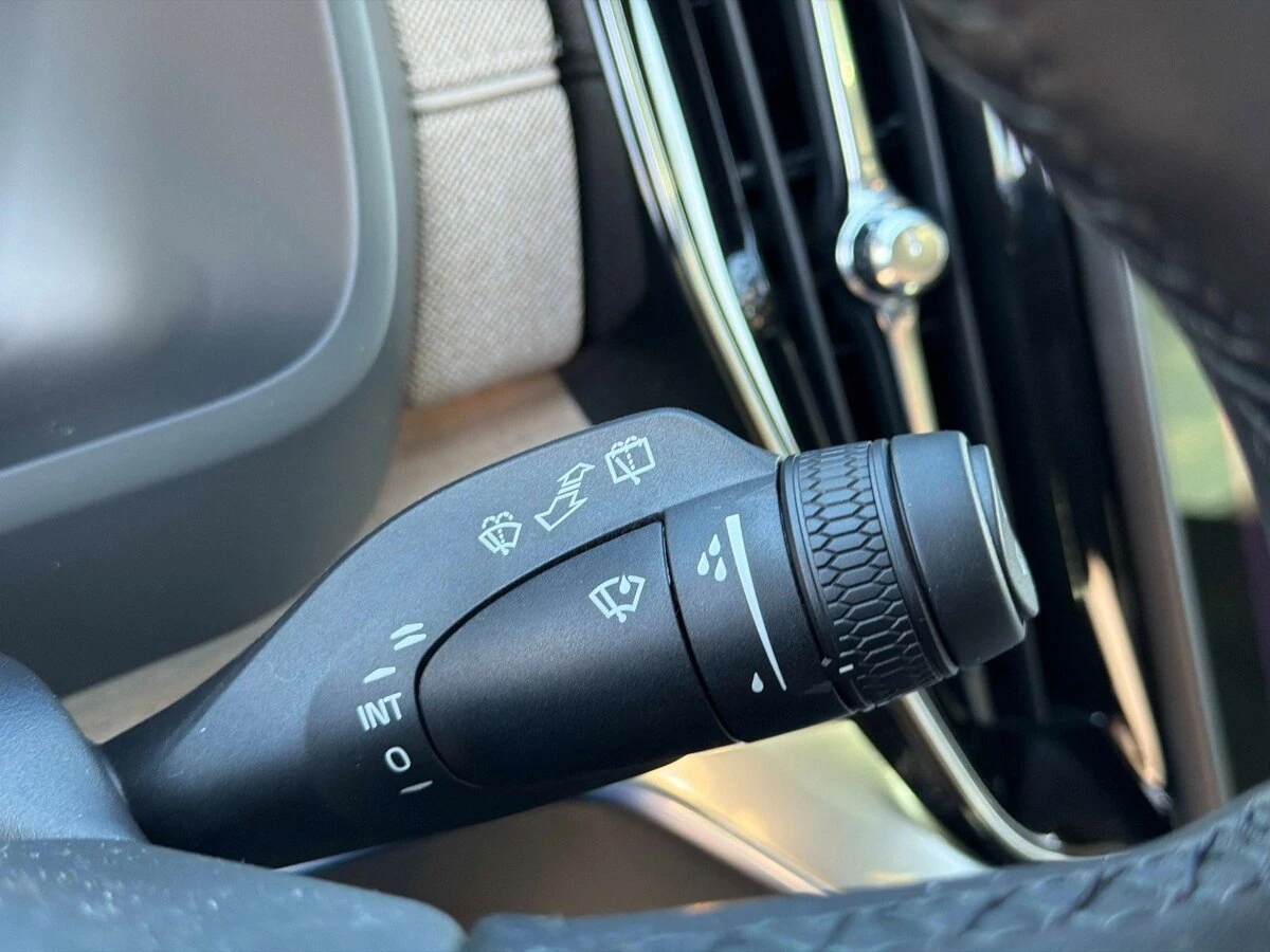 2026 Volvo - image 28