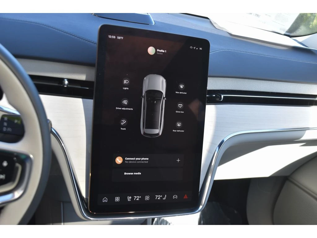 2025 Volvo - image 21