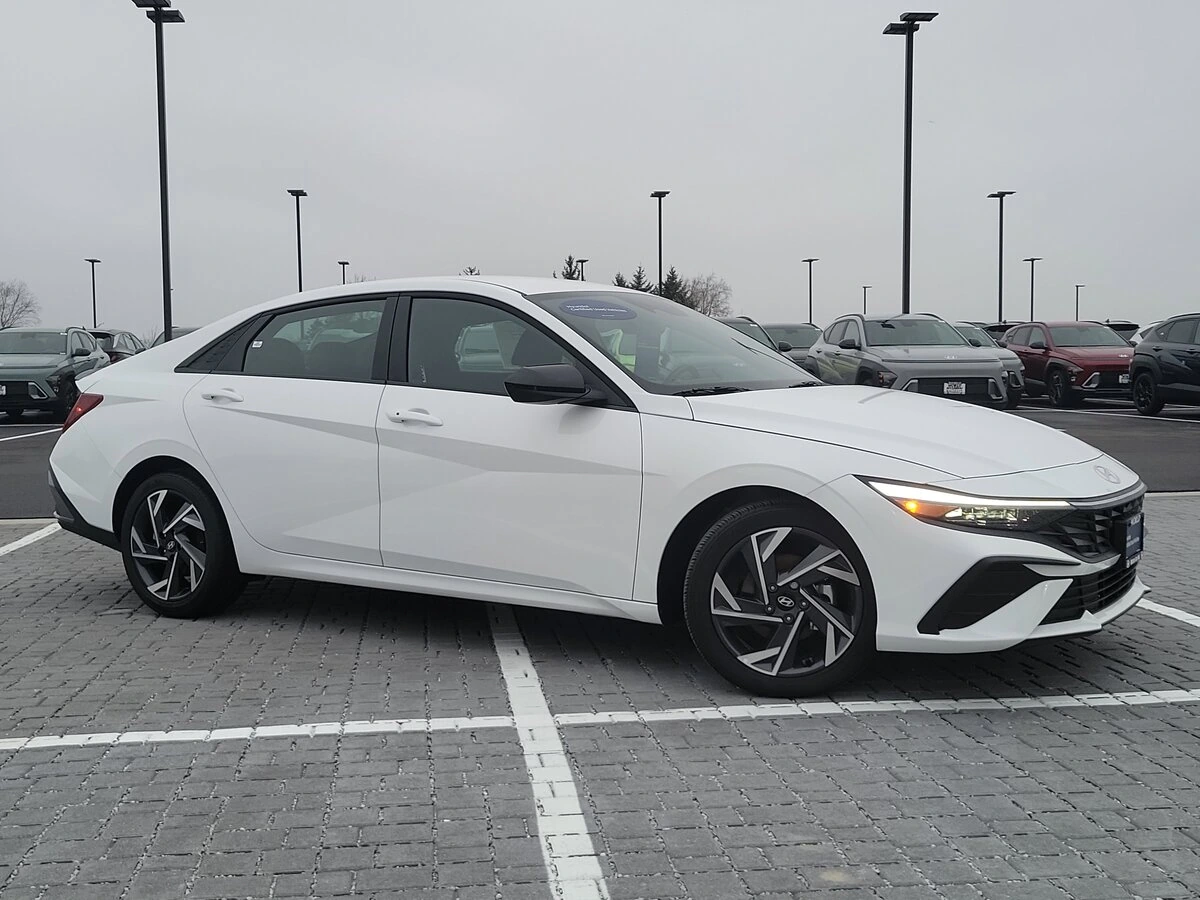 2025 Hyundai Elantra SEL's photo