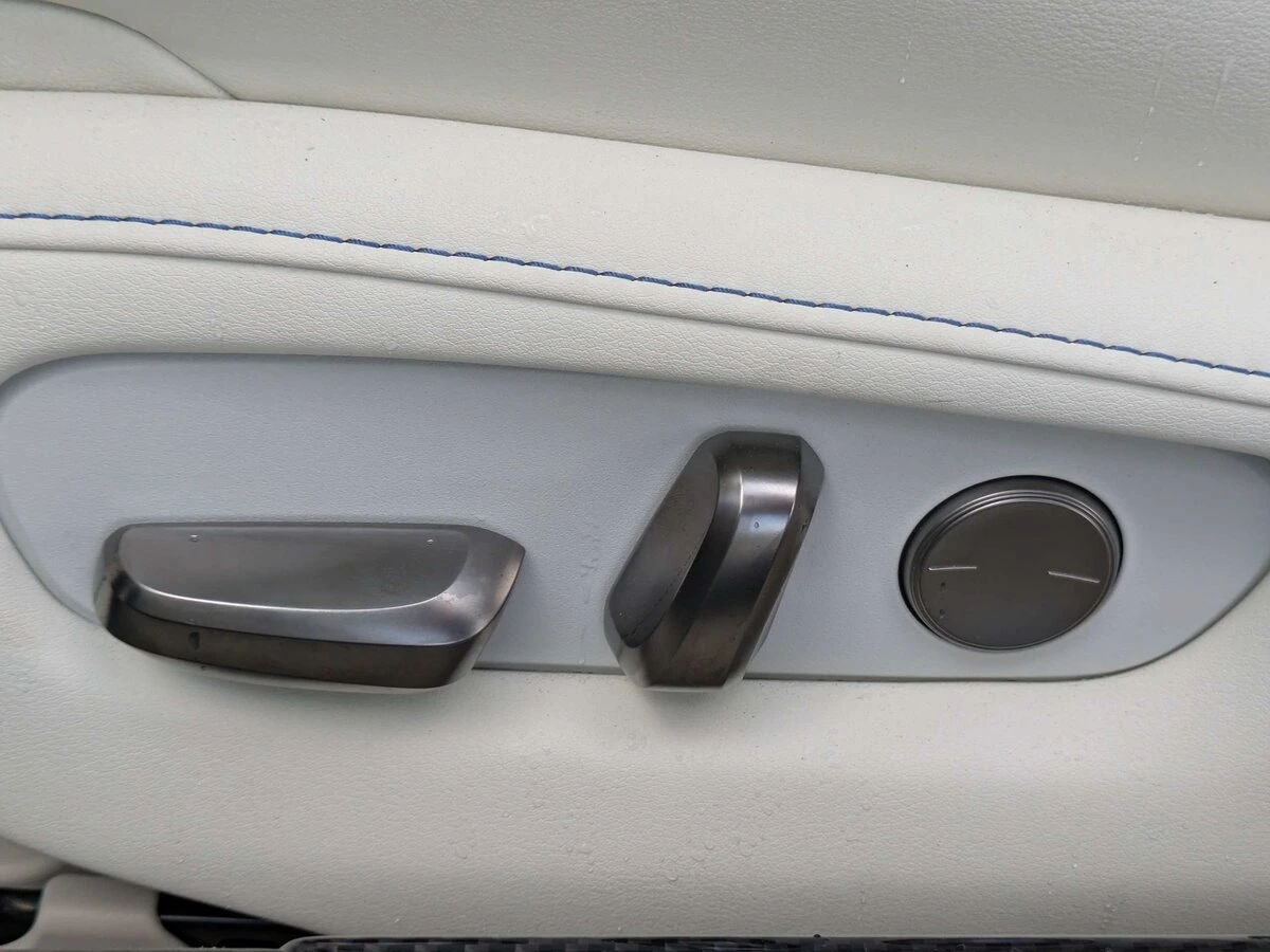 2021 Lexus LC 500 - Photo 16