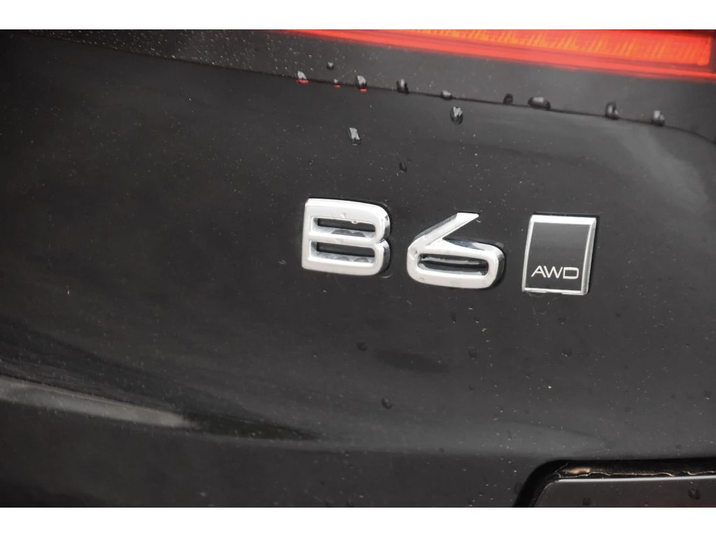 2025 Volvo - image 29