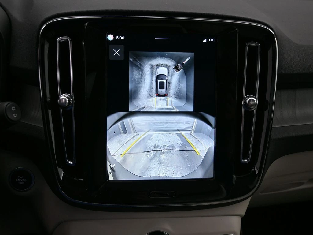 2026 Volvo - image 13