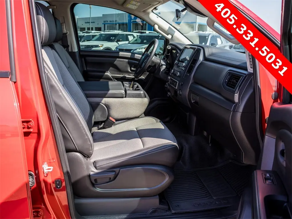2021 Nissan Titan S photo 8