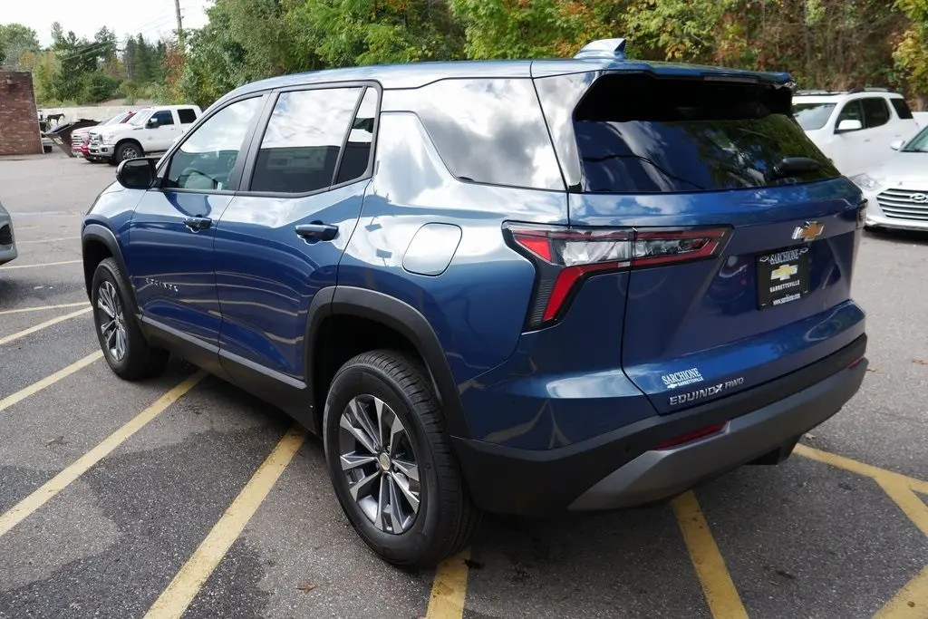 2026 Chevrolet Equinox LT photo 4