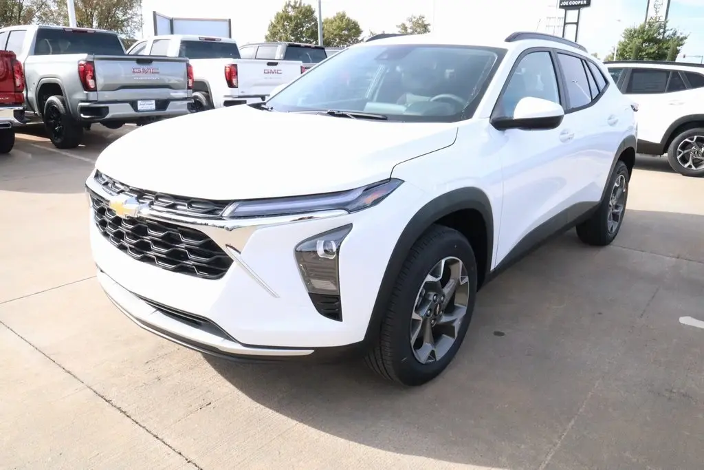 2026 Chevrolet Trax LT photo 2