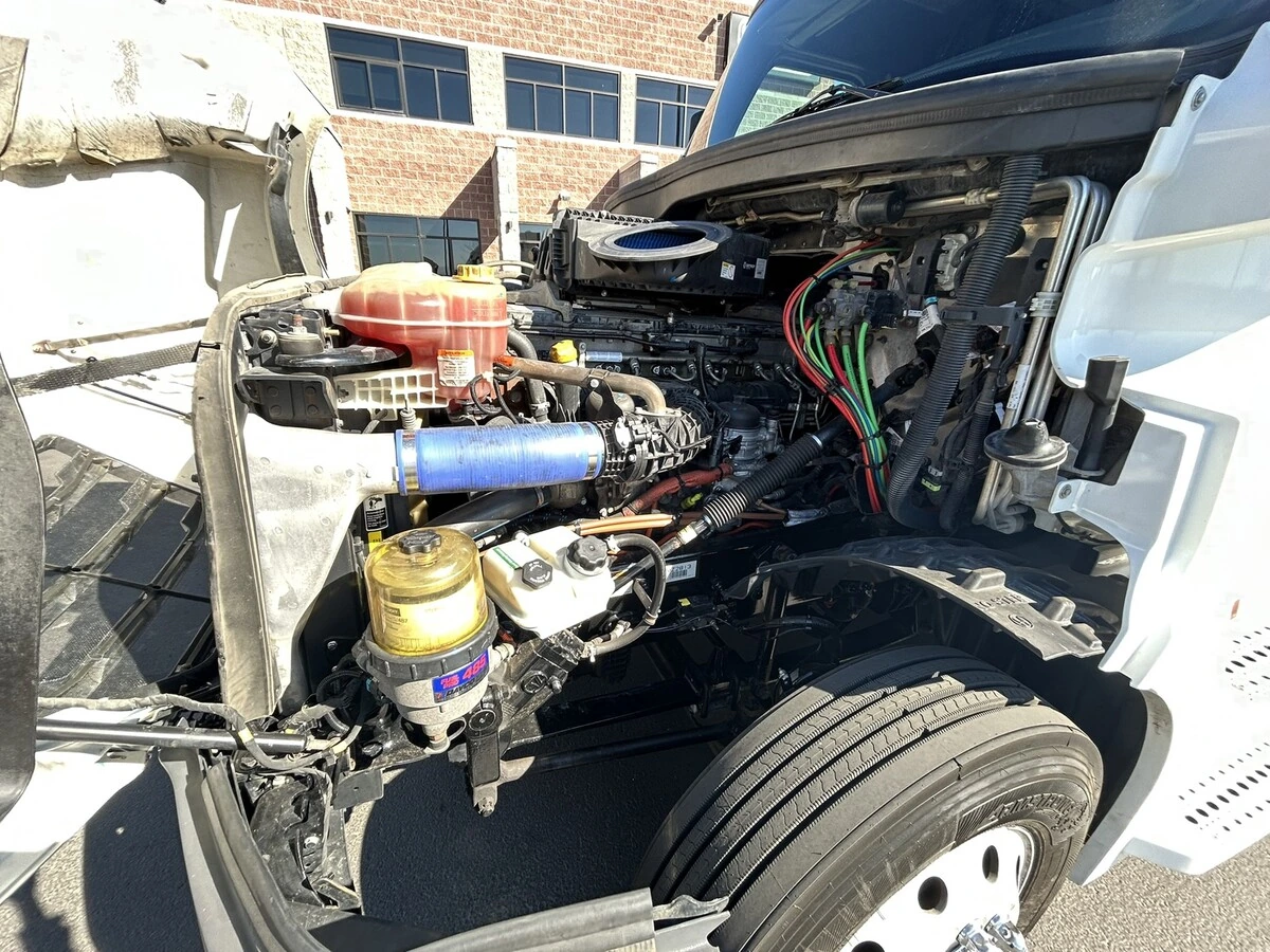 2022 Freightliner Cascadia - image 24