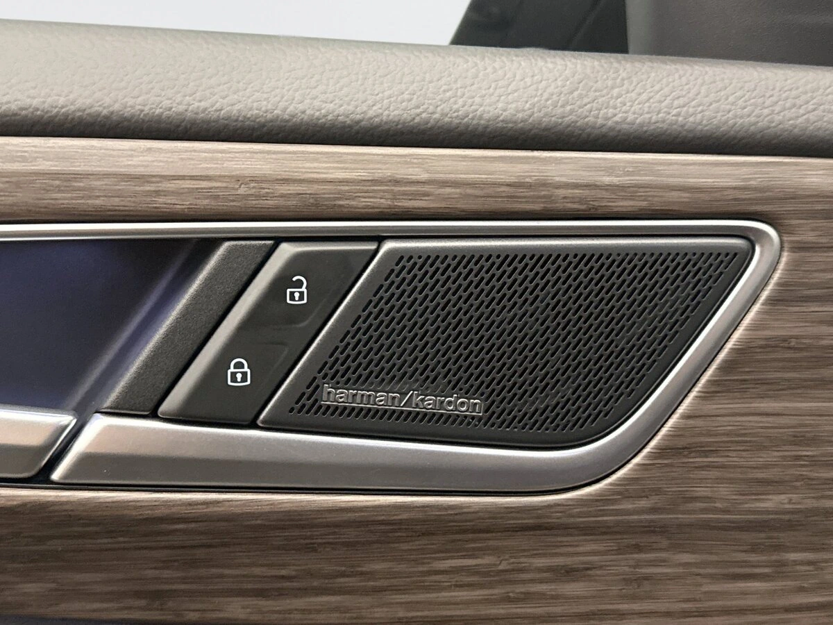 2024 Volkswagen Atlas SEL Premium R-Line - Photo 17