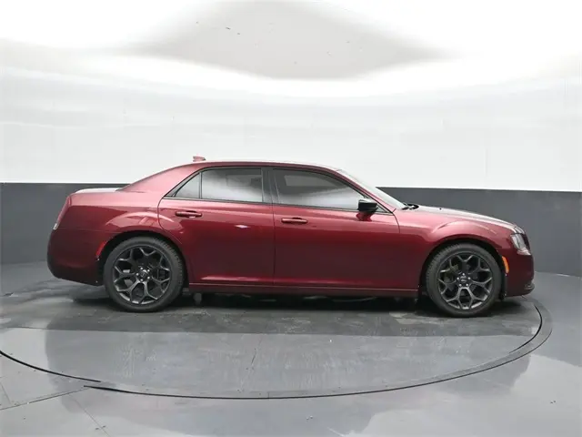 2019 Chrysler 300 Touring photo 4