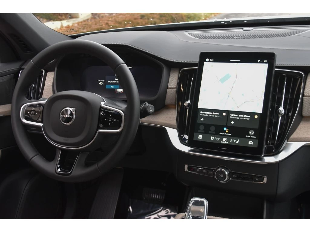 2026 Volvo - image 17