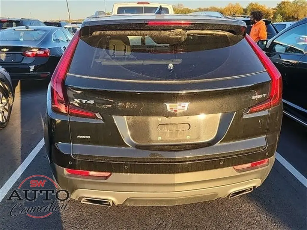 2023 Cadillac XT4 Premium Luxury photo 4