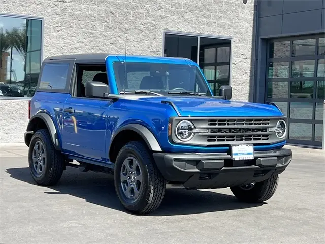 2023 Ford Bronco Base photo 8