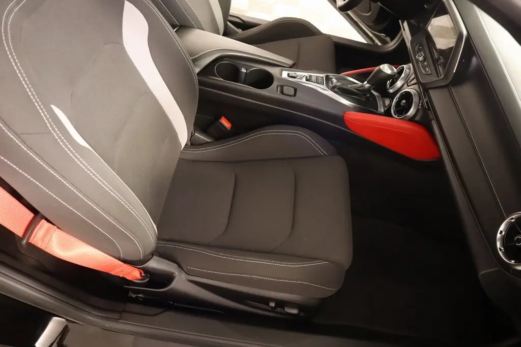 2024 Chevrolet Camaro 1LT photo 12