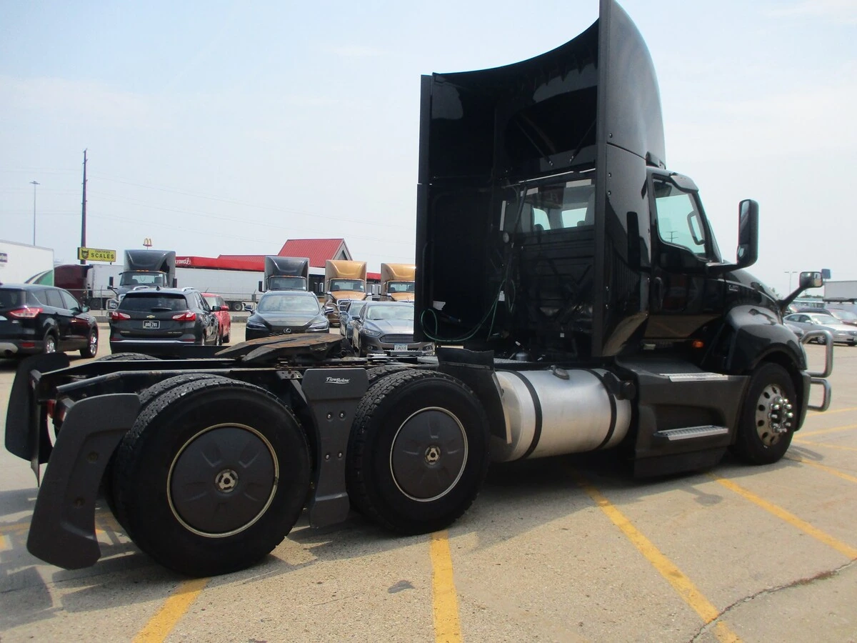 2022 International LT in Altoona, IA — photo 5