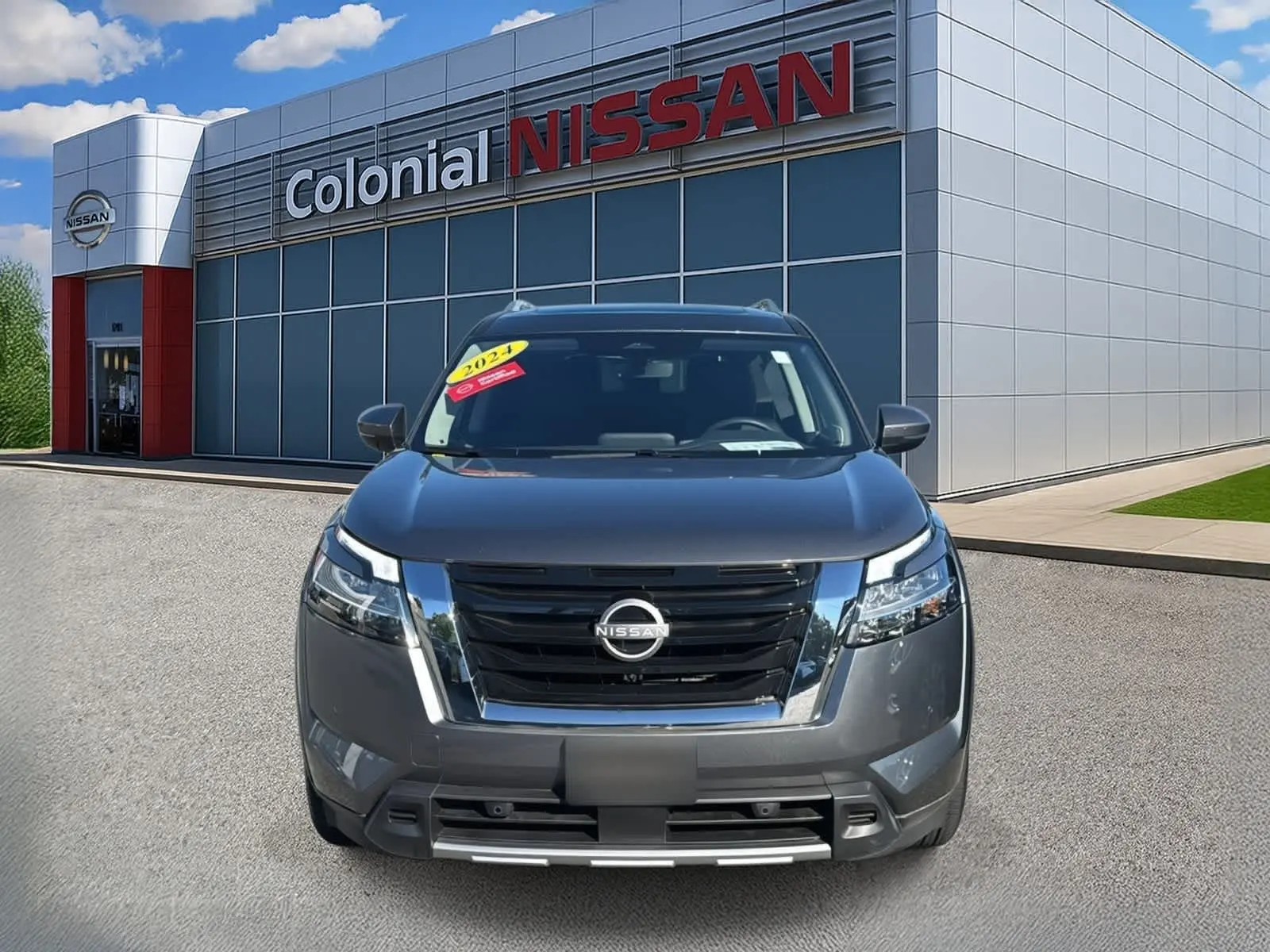 2024 Nissan Pathfinder SL photo 4