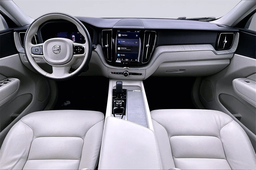 2023 Volvo - image 7