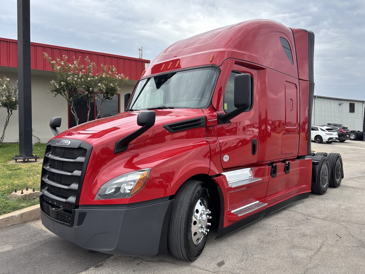 2023 FREIGHTLINER Cascadia