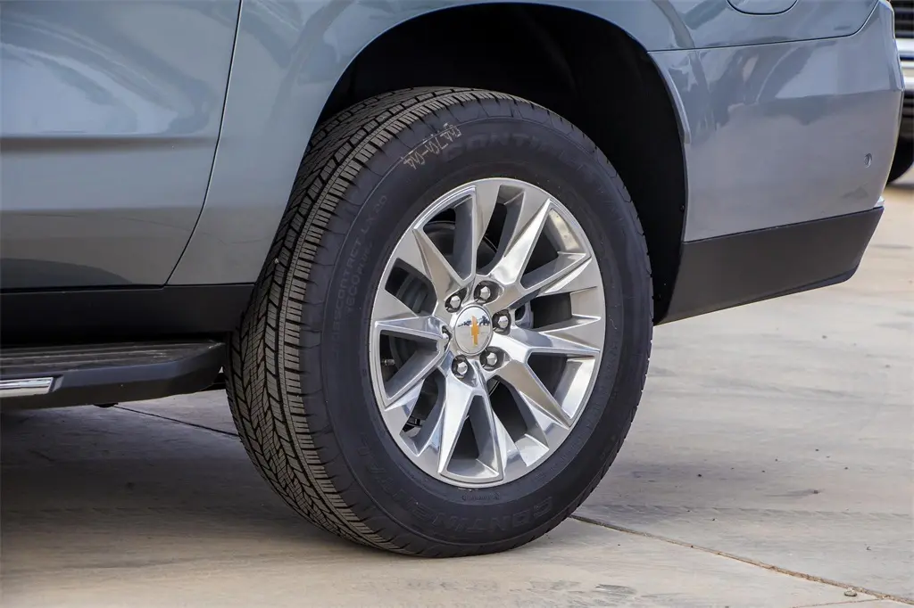 2026 Chevrolet Suburban Premier photo 3