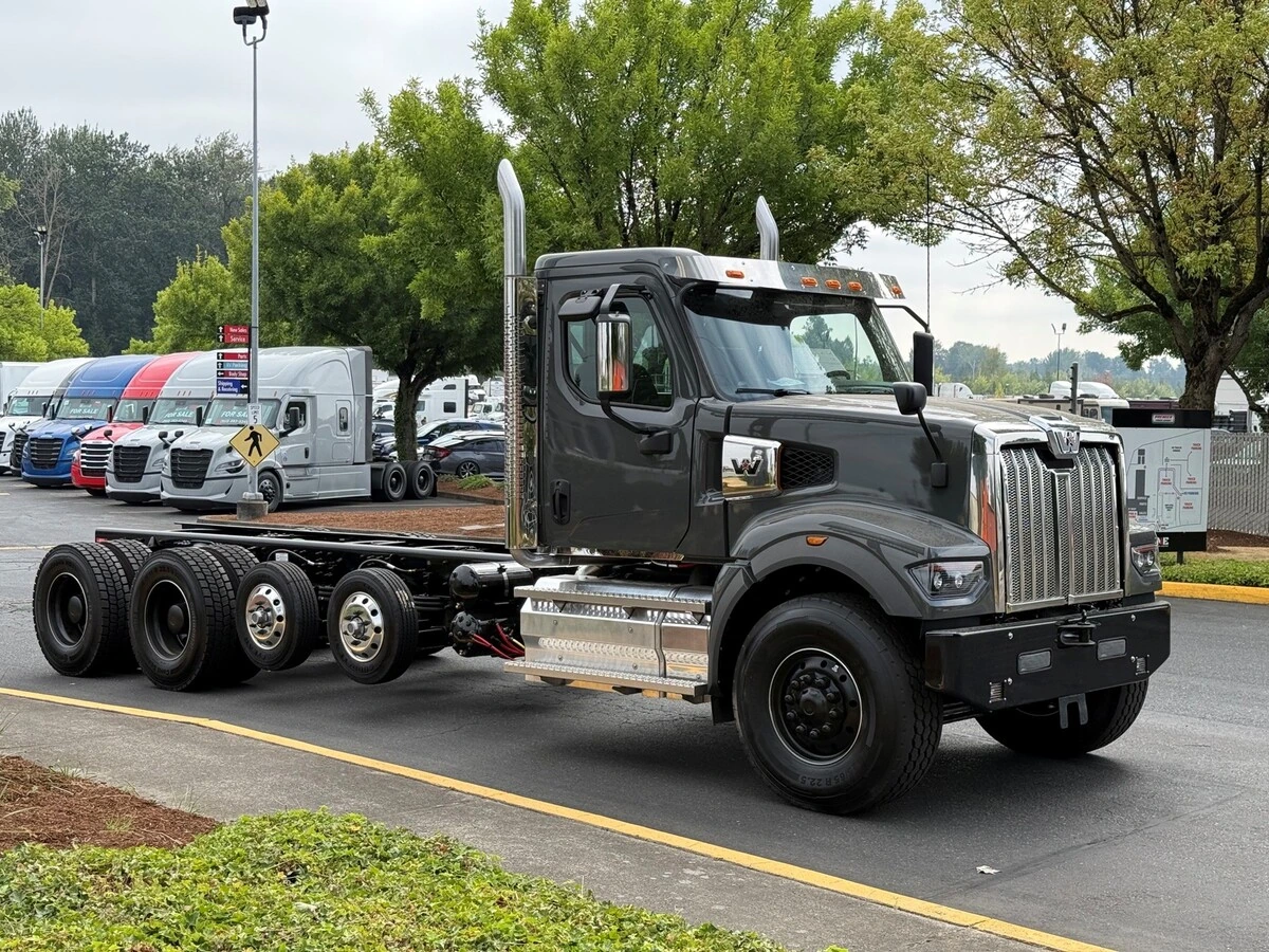 2027 Western Star 49X — photo 2