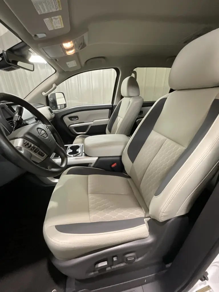 2024 Nissan Titan SV photo 7
