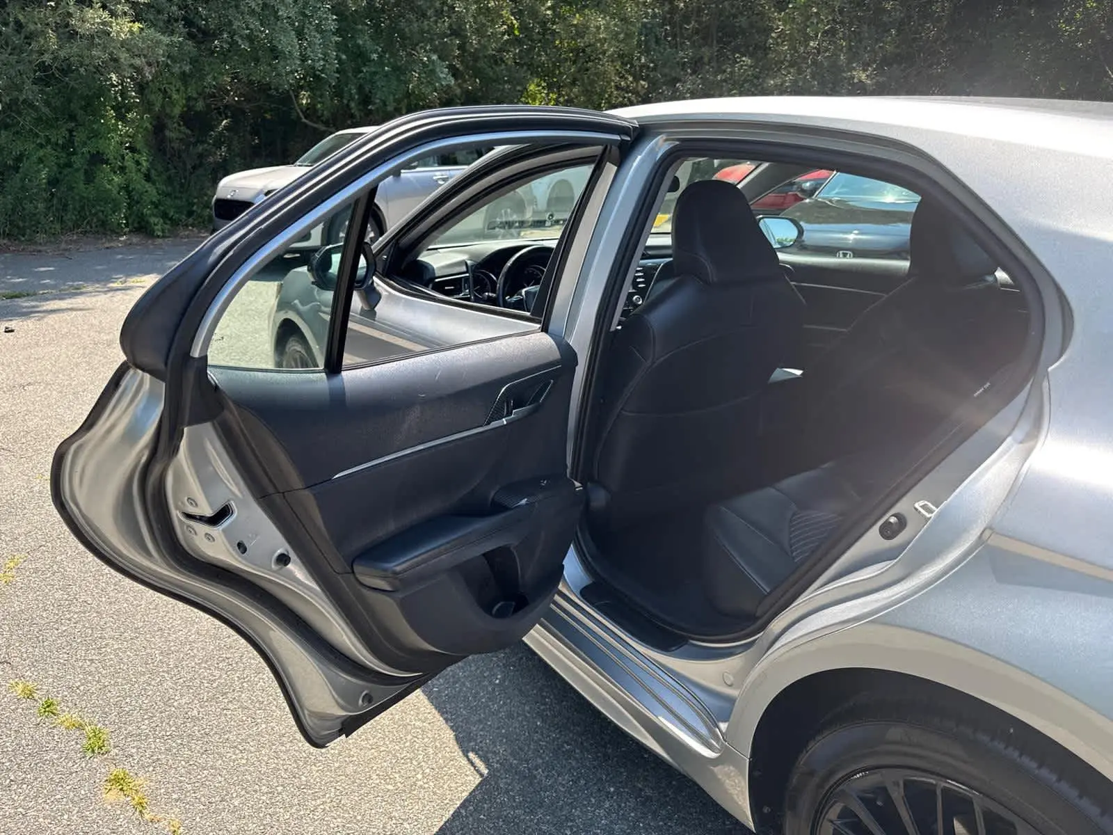 2020 Toyota Camry SE photo 27
