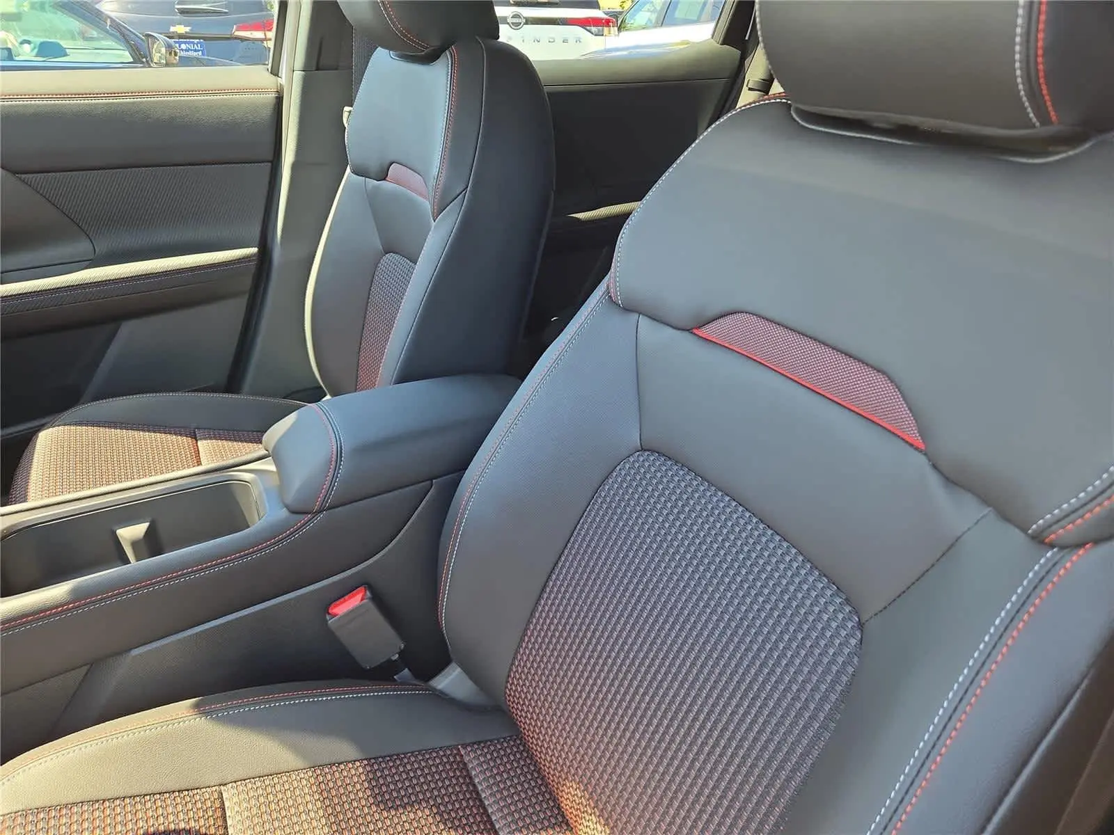 2025 Nissan Kicks SR photo 6