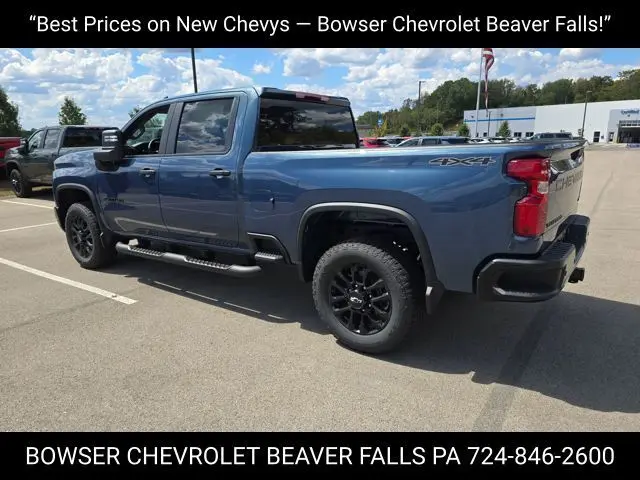 2025 Chevrolet Silverado 2500HD Custom photo 3