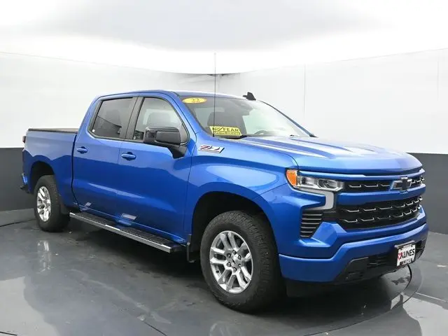 2022 Chevrolet Silverado 1500 RST photo 2