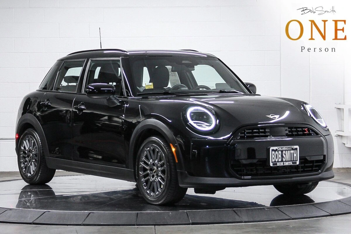 2026 MINI Hardtop Cooper S Signature's photo