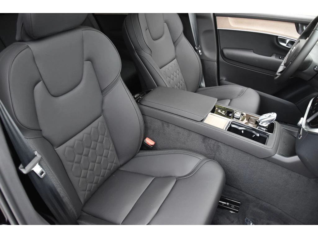 2026 Volvo - image 28