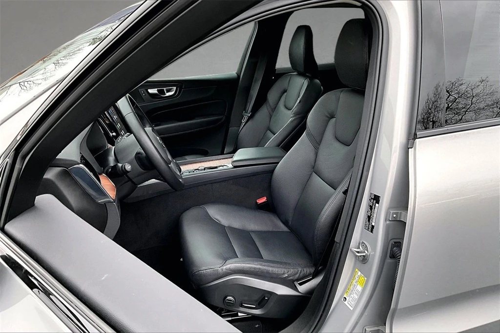 2024 Volvo - image 21