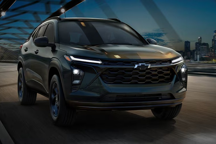 2026 Chevy Trax Exterior Passenger Side Front Angle at Night