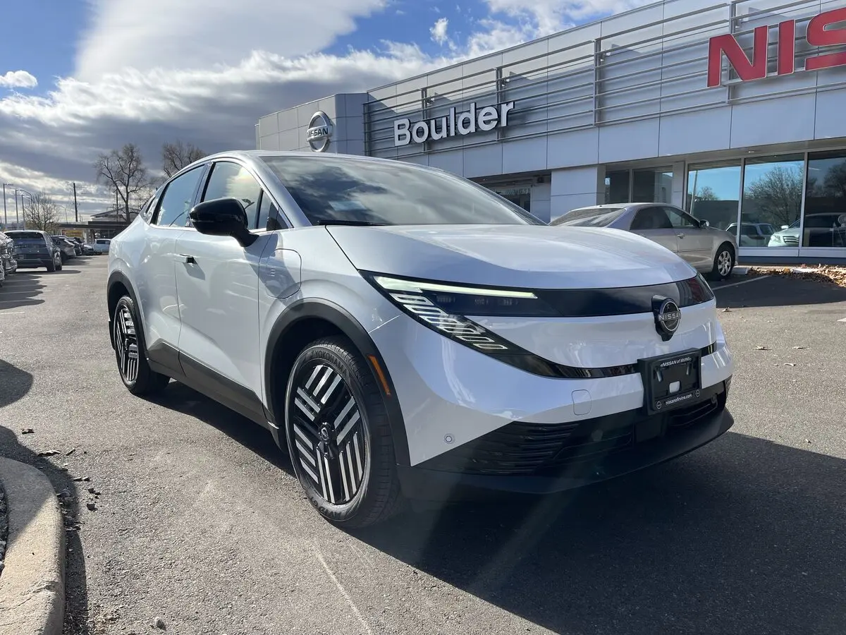 2026 Nissan Leaf SV photo 2