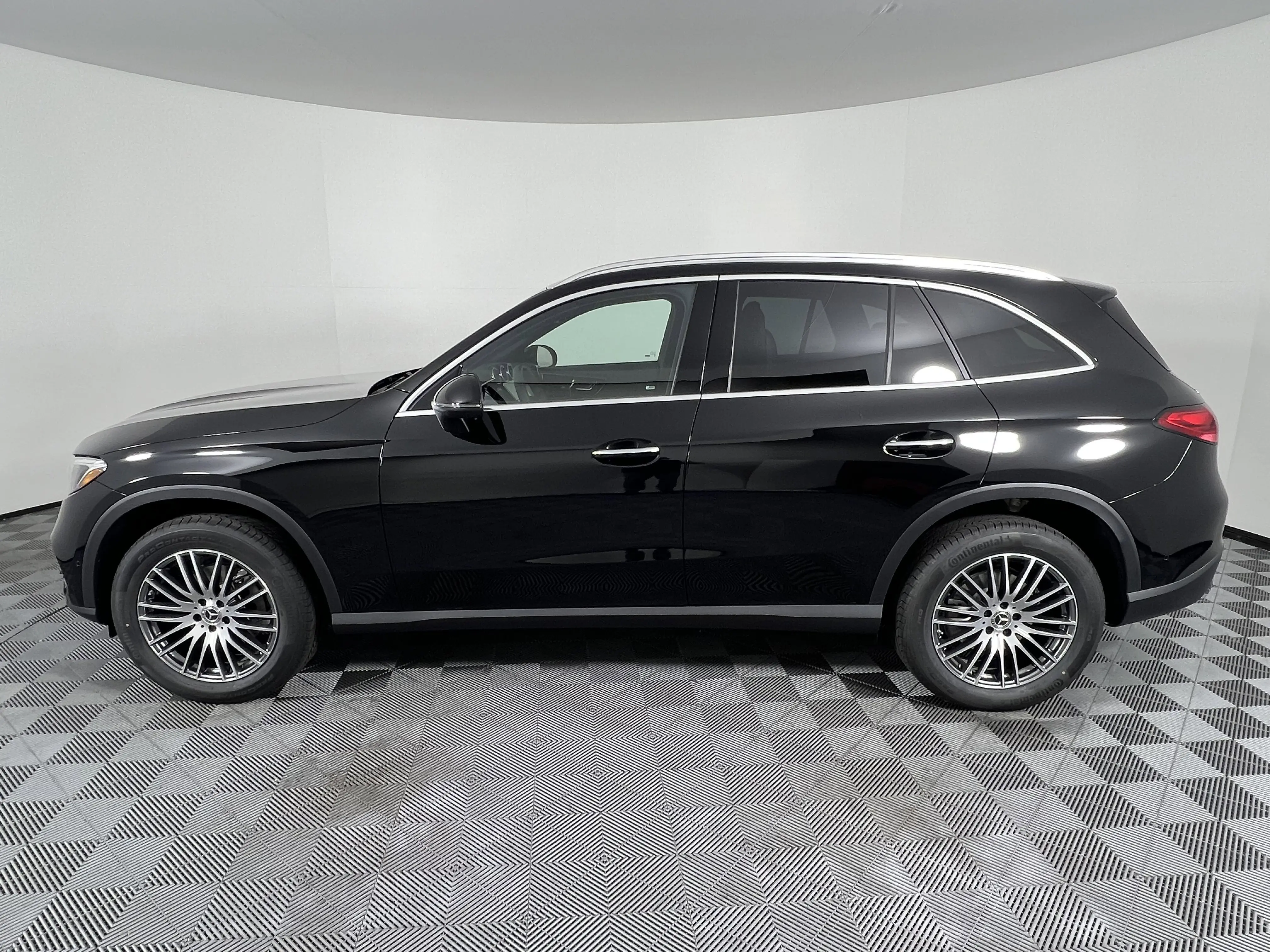 2026 Mercedes Benz GLC 300 4MATIC photo 5