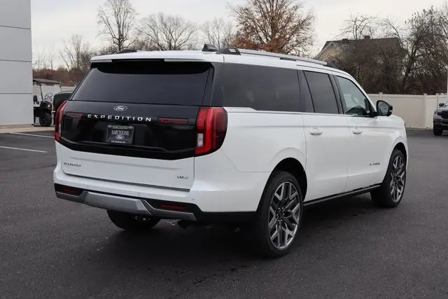 2025 Ford Expedition MAX Platinum photo 3