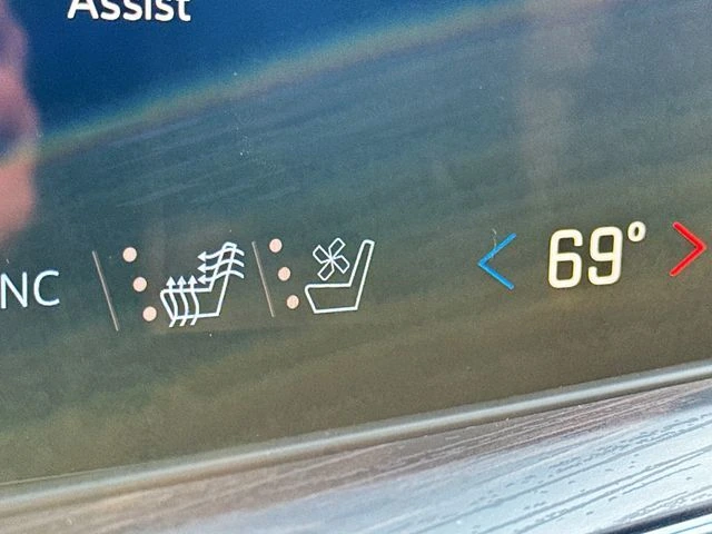 2025 Chevrolet Suburban Premier - Photo 24