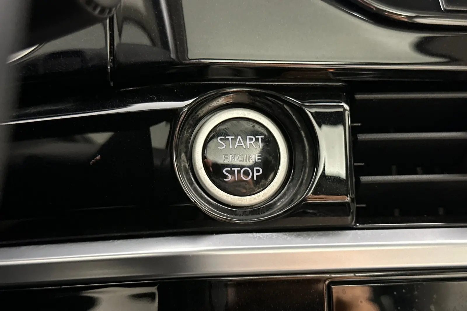 2022 Nissan Pathfinder Platinum photo 20