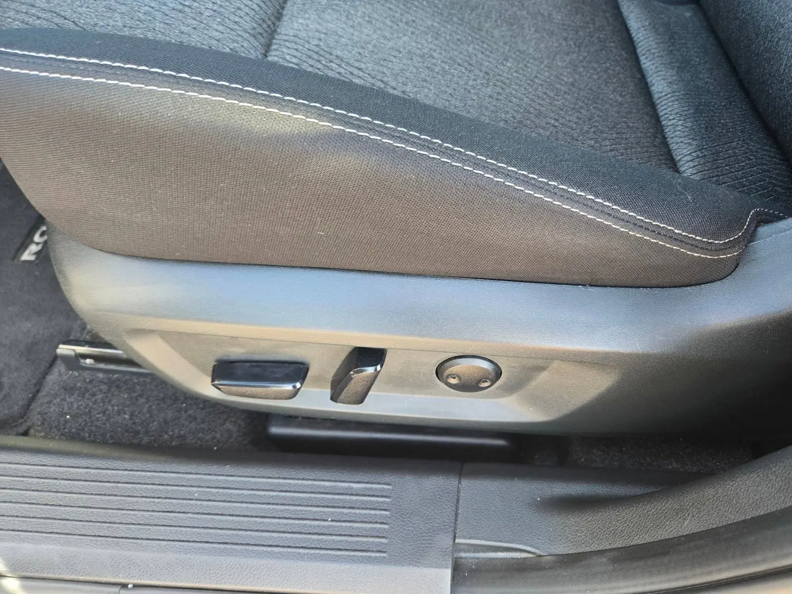 2024 Nissan Rogue SV photo 15