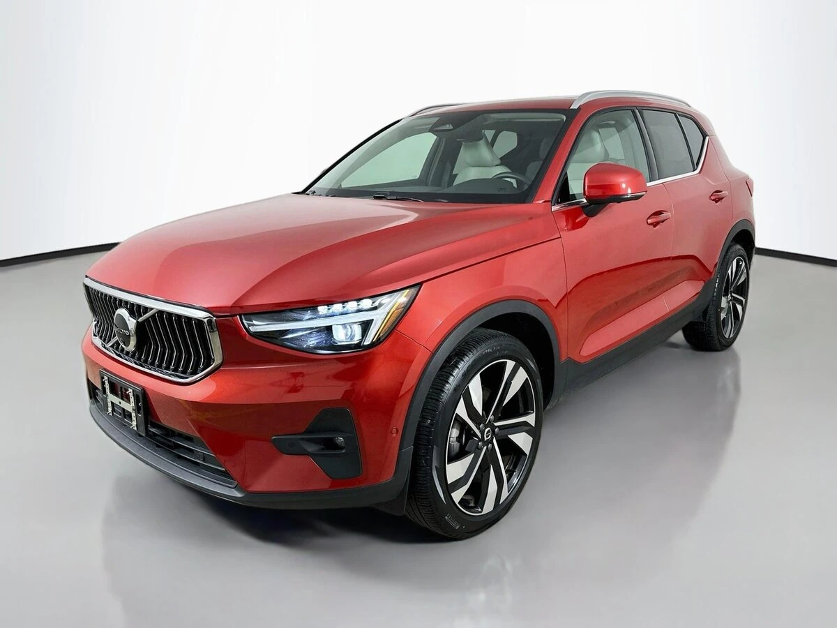 2025 Volvo XC40