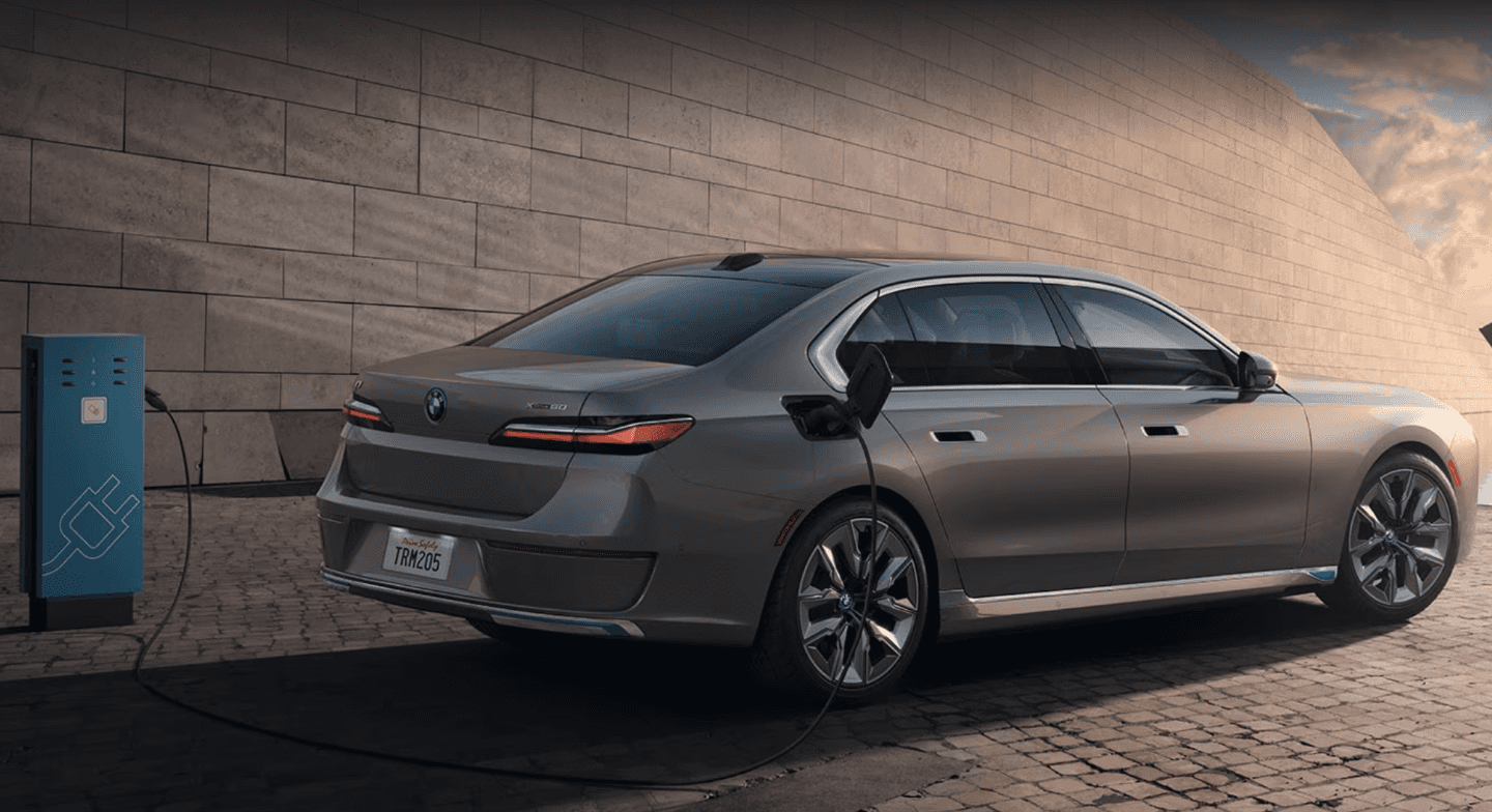 A BMW i7 charging