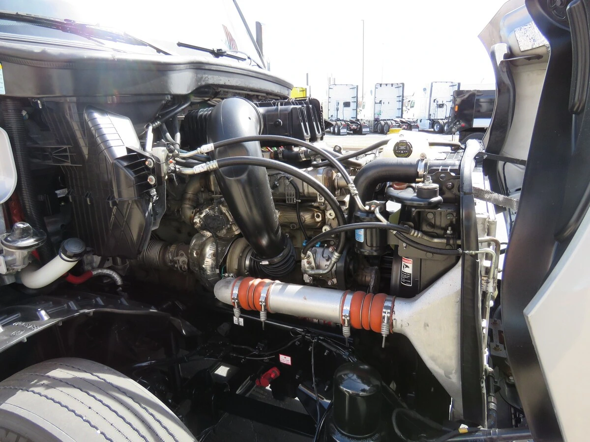 2022 Freightliner Cascadia - image 13