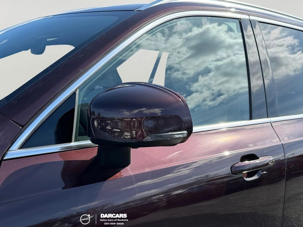 2025 Volvo - image 28