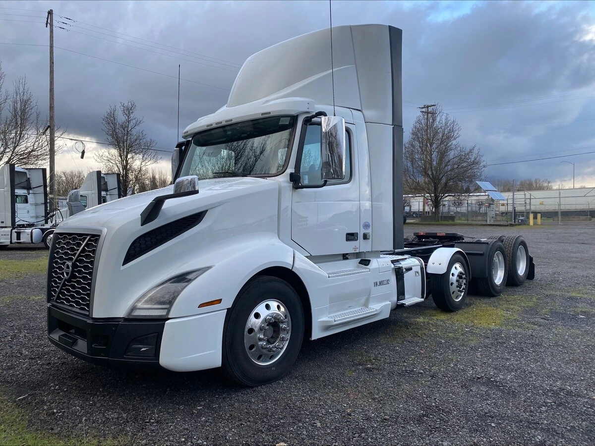 2018 Volvo VNL 860 - image 1